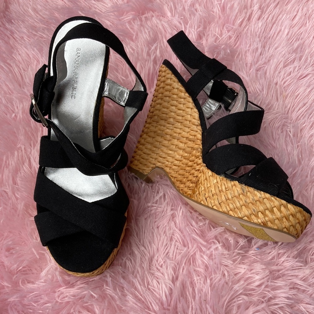 Banana Republic 5” sandals with basket weave heels, buckle straps size 7 - Picture 1 of 11